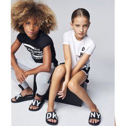 DKNY Klapki dziecięce czarne z logo